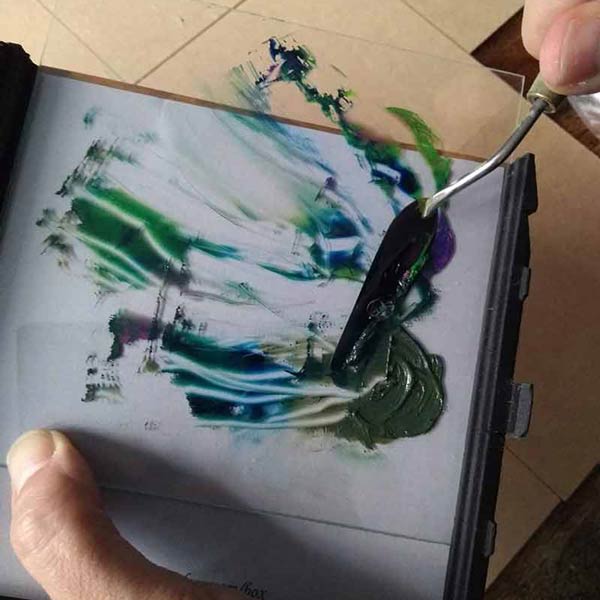 A close up of the palette being scraped clean easy with a palette knife
